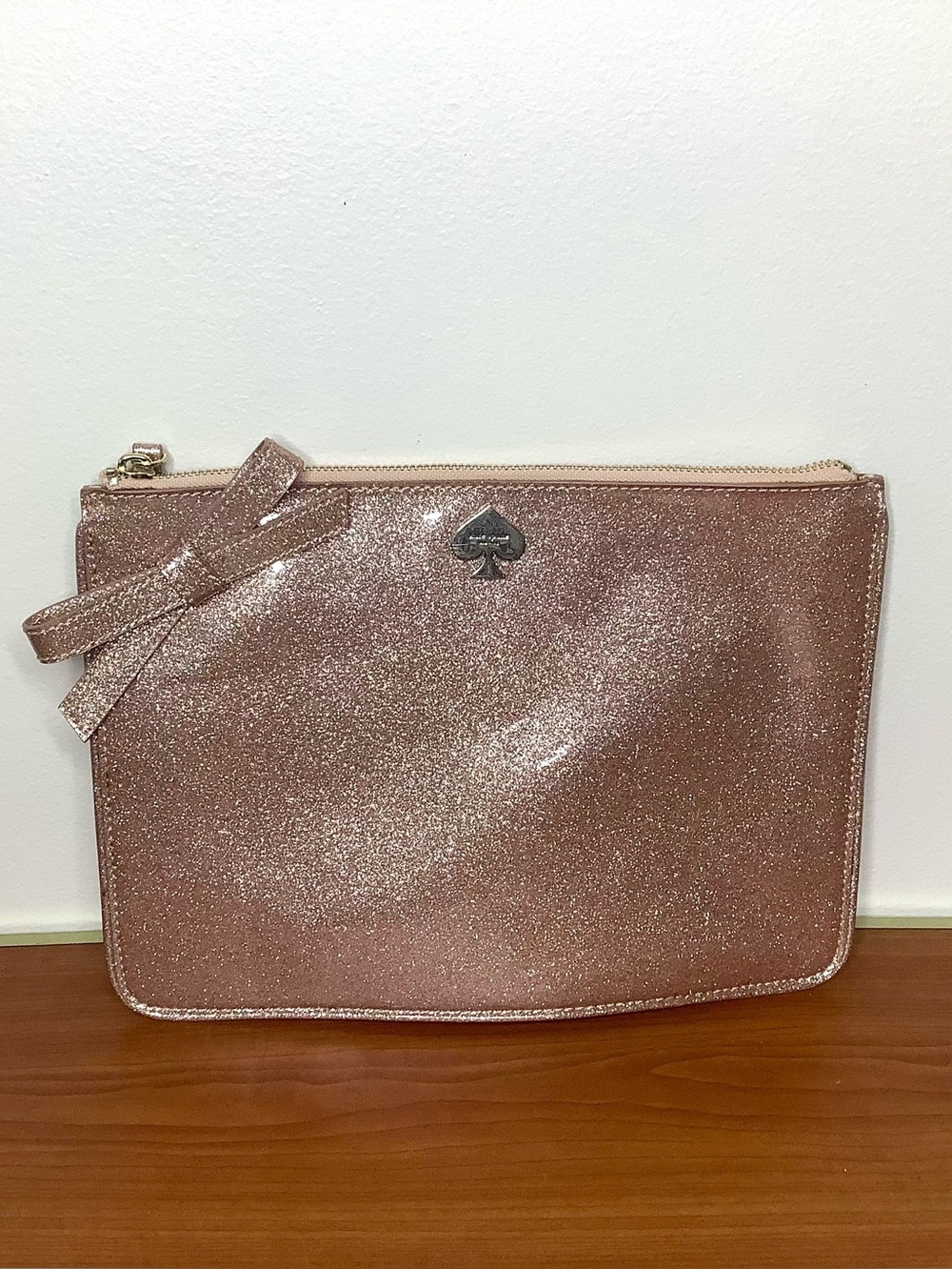 < Kate Spade Rose Gold Glitter Vinyl Zip Clutch Bag >